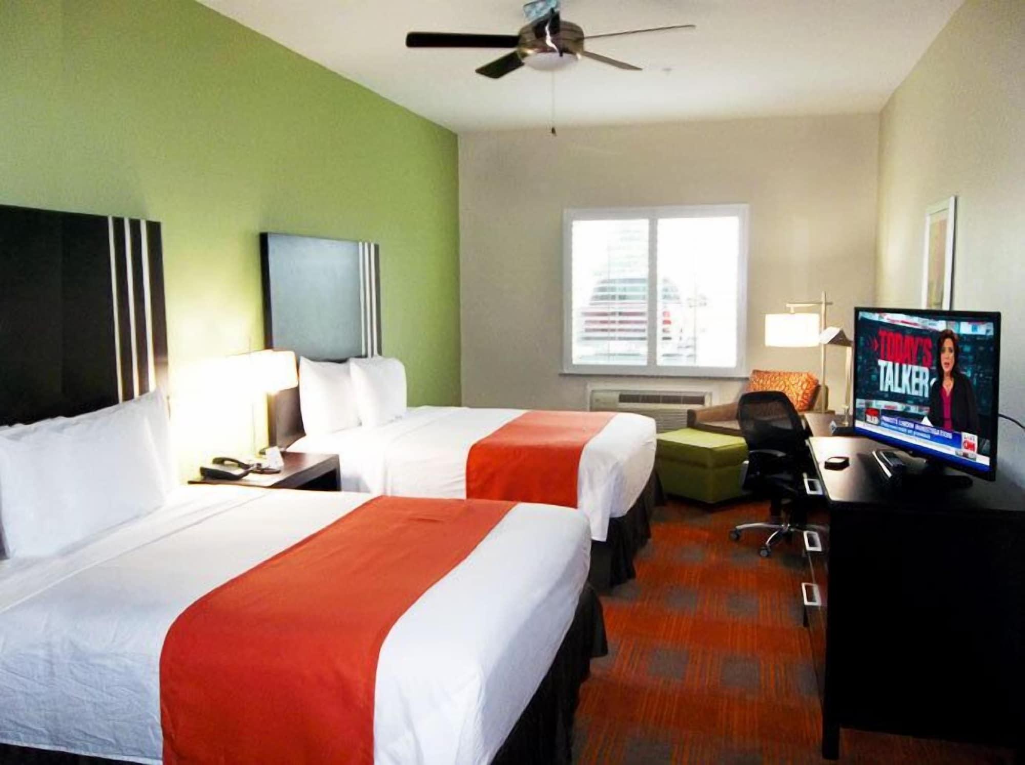 Quality Inn & Suites Victoria East מראה חיצוני תמונה