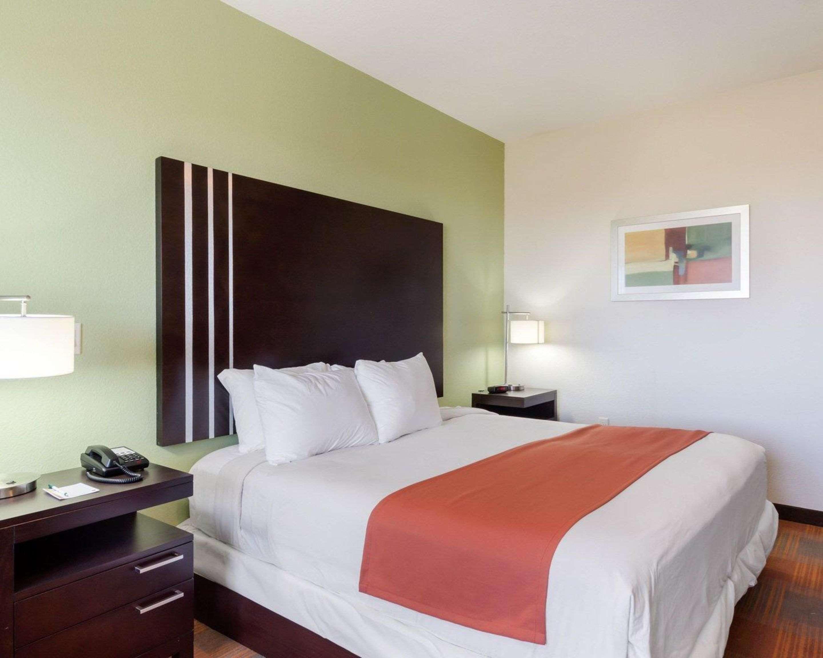 Quality Inn & Suites Victoria East מראה חיצוני תמונה