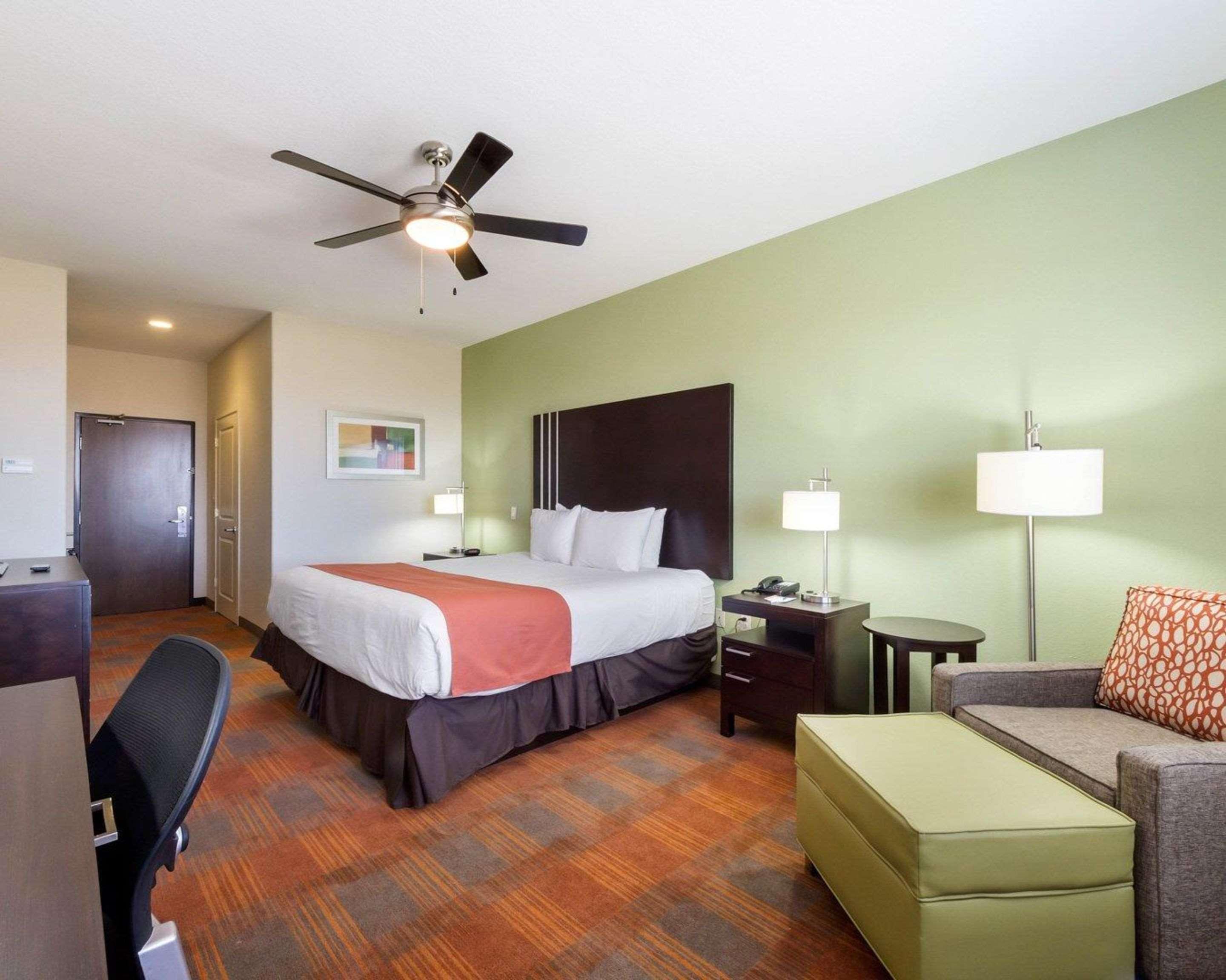 Quality Inn & Suites Victoria East מראה חיצוני תמונה