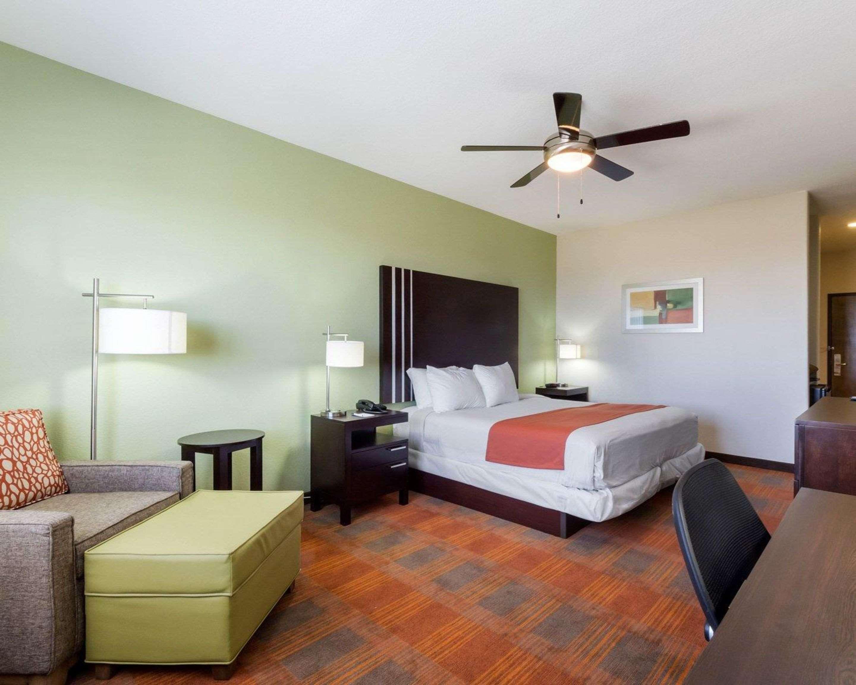 Quality Inn & Suites Victoria East מראה חיצוני תמונה