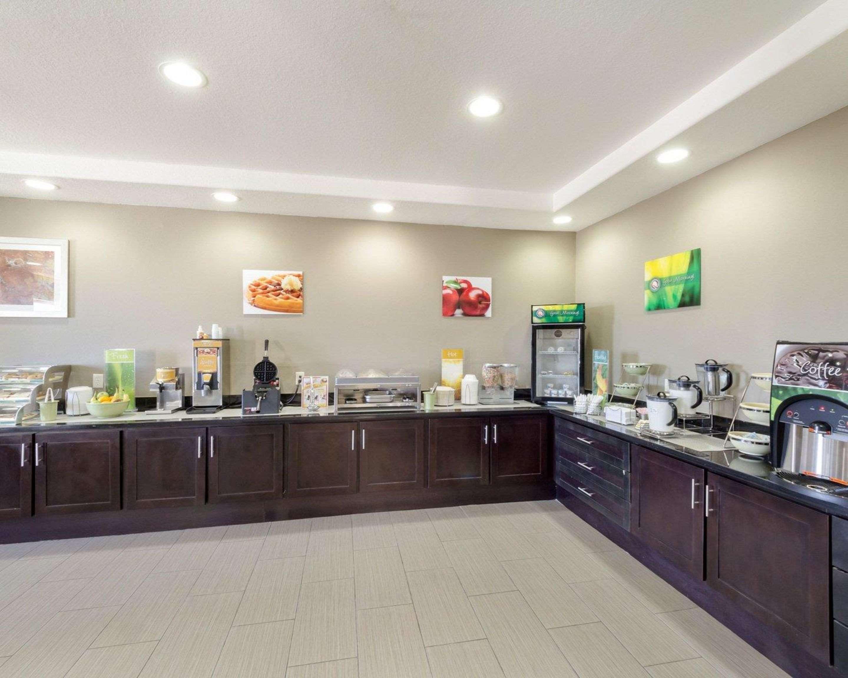 Quality Inn & Suites Victoria East מראה חיצוני תמונה