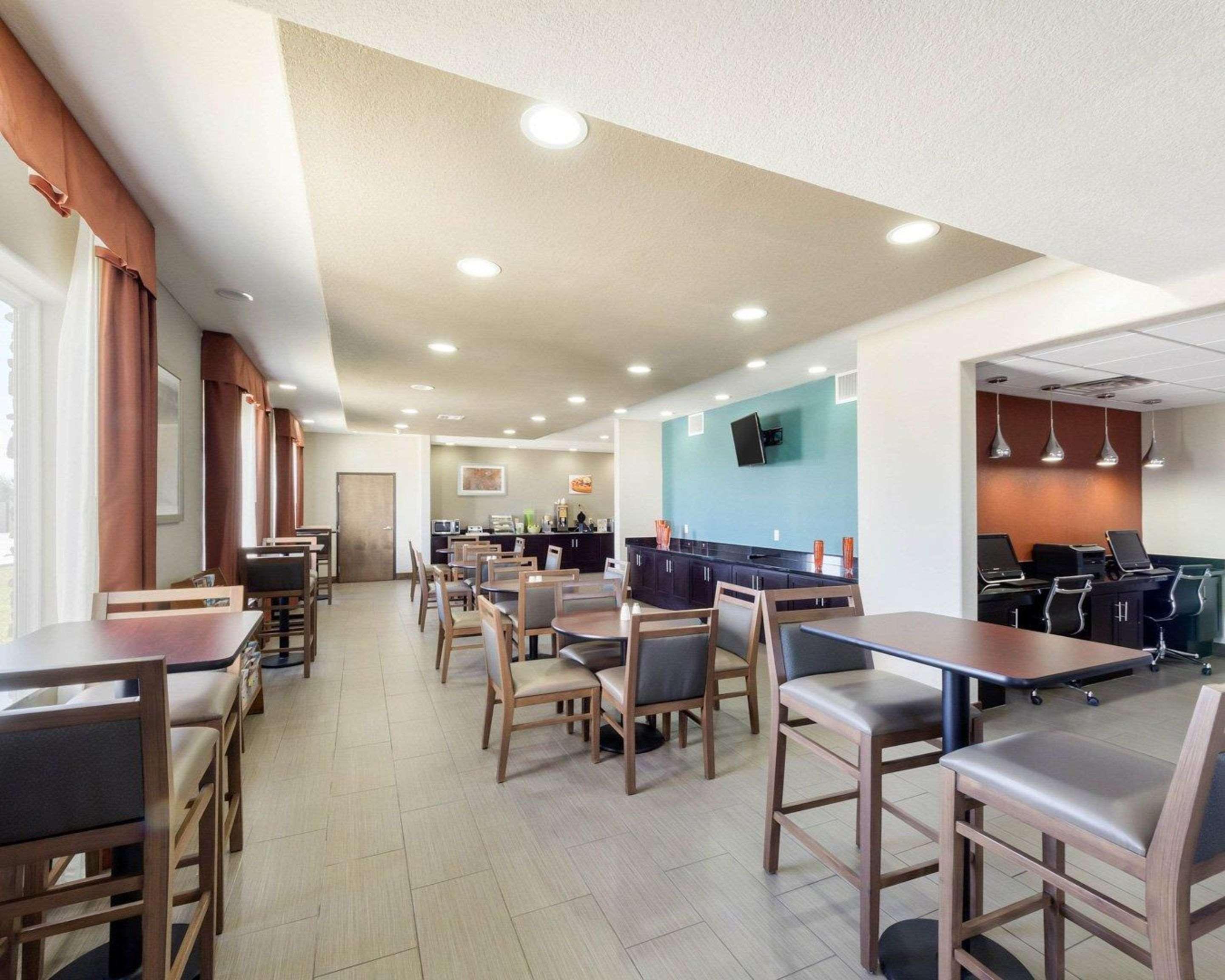 Quality Inn & Suites Victoria East מראה חיצוני תמונה