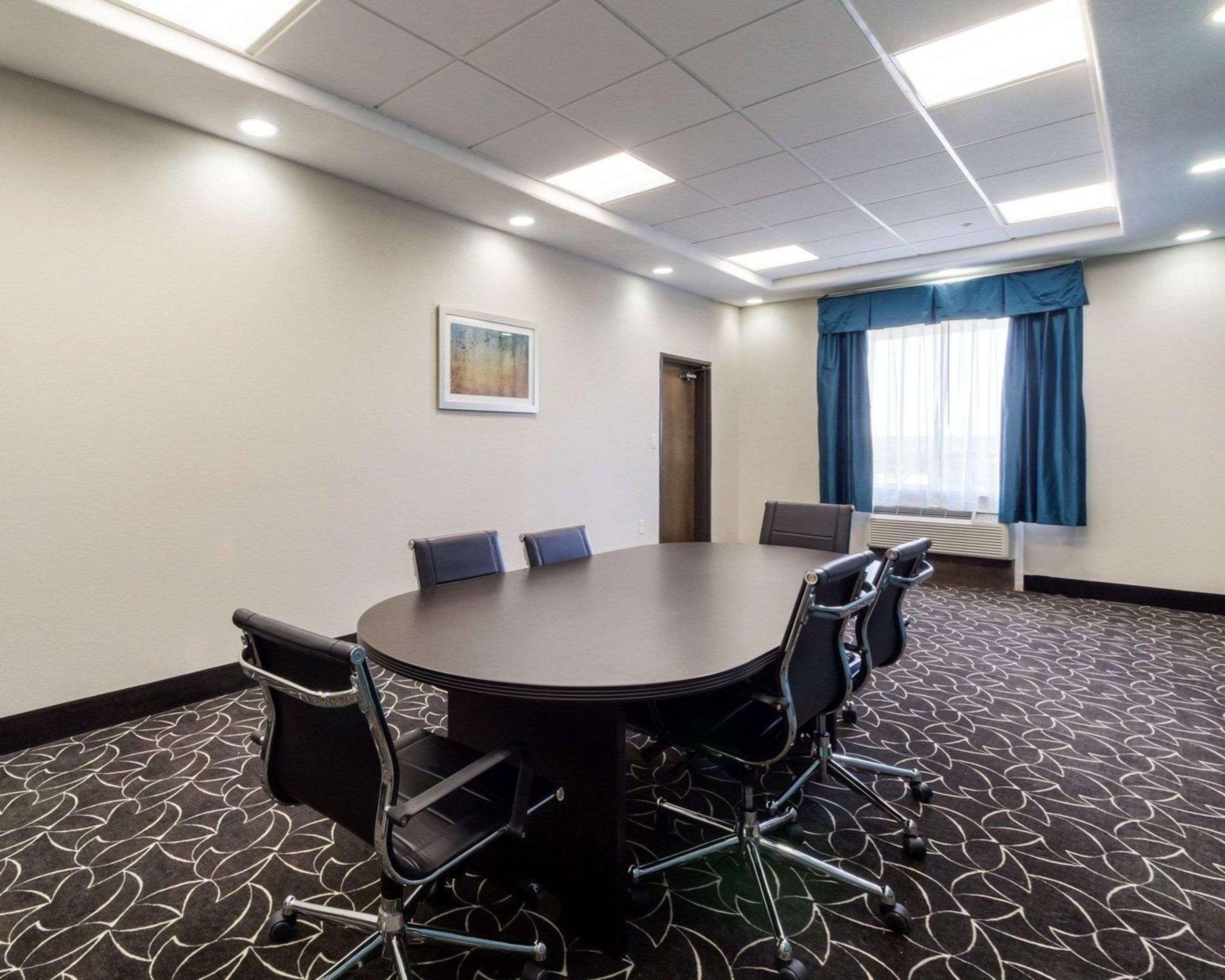 Quality Inn & Suites Victoria East מראה חיצוני תמונה