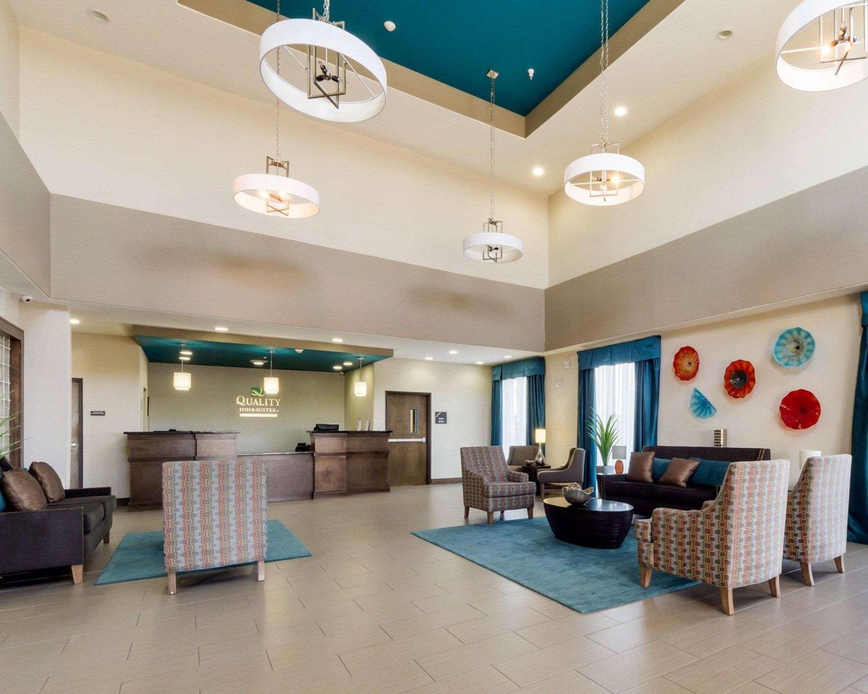 Quality Inn & Suites Victoria East מראה חיצוני תמונה
