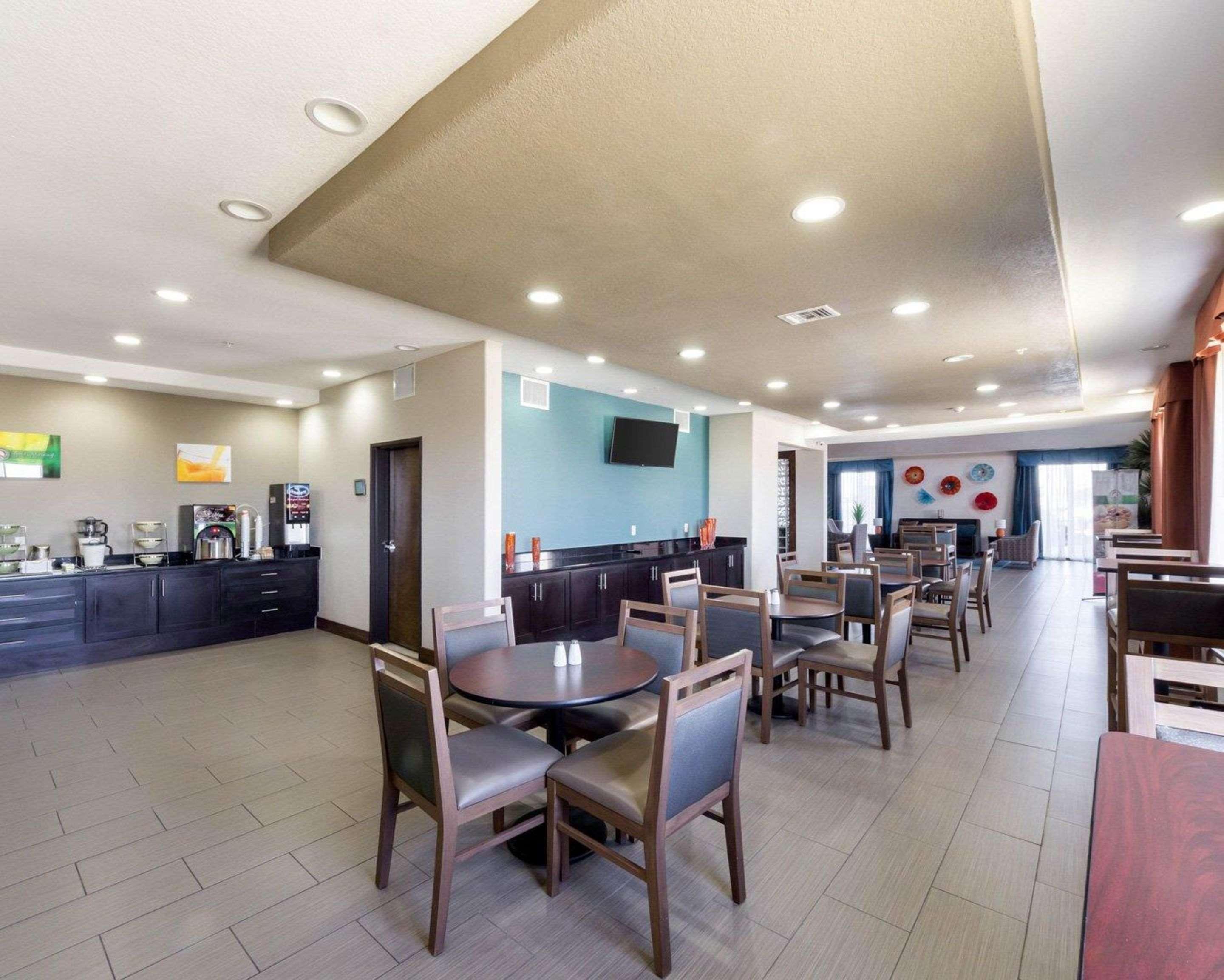 Quality Inn & Suites Victoria East מראה חיצוני תמונה