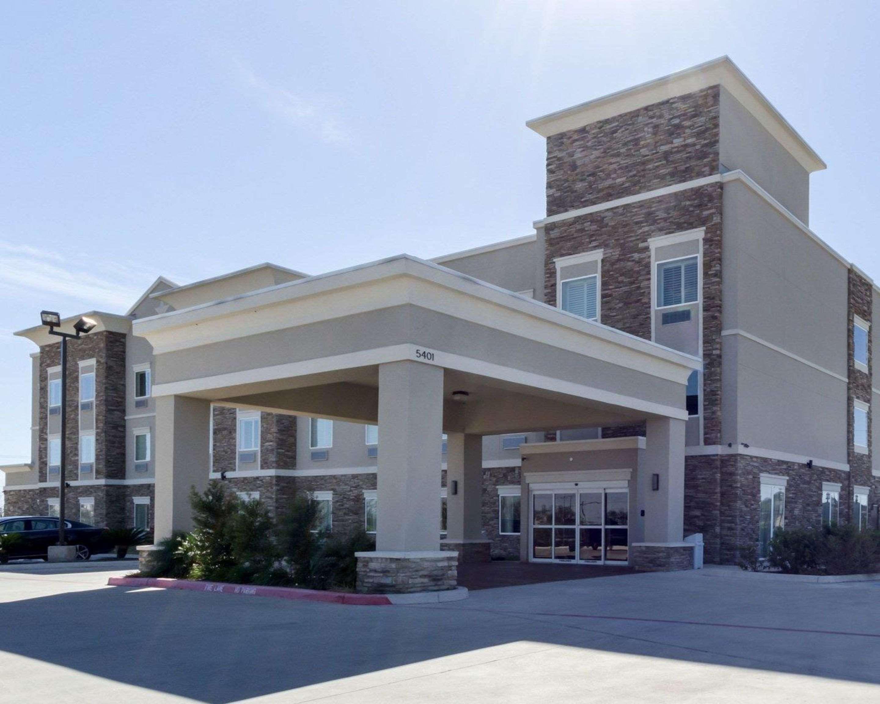 Quality Inn & Suites Victoria East מראה חיצוני תמונה