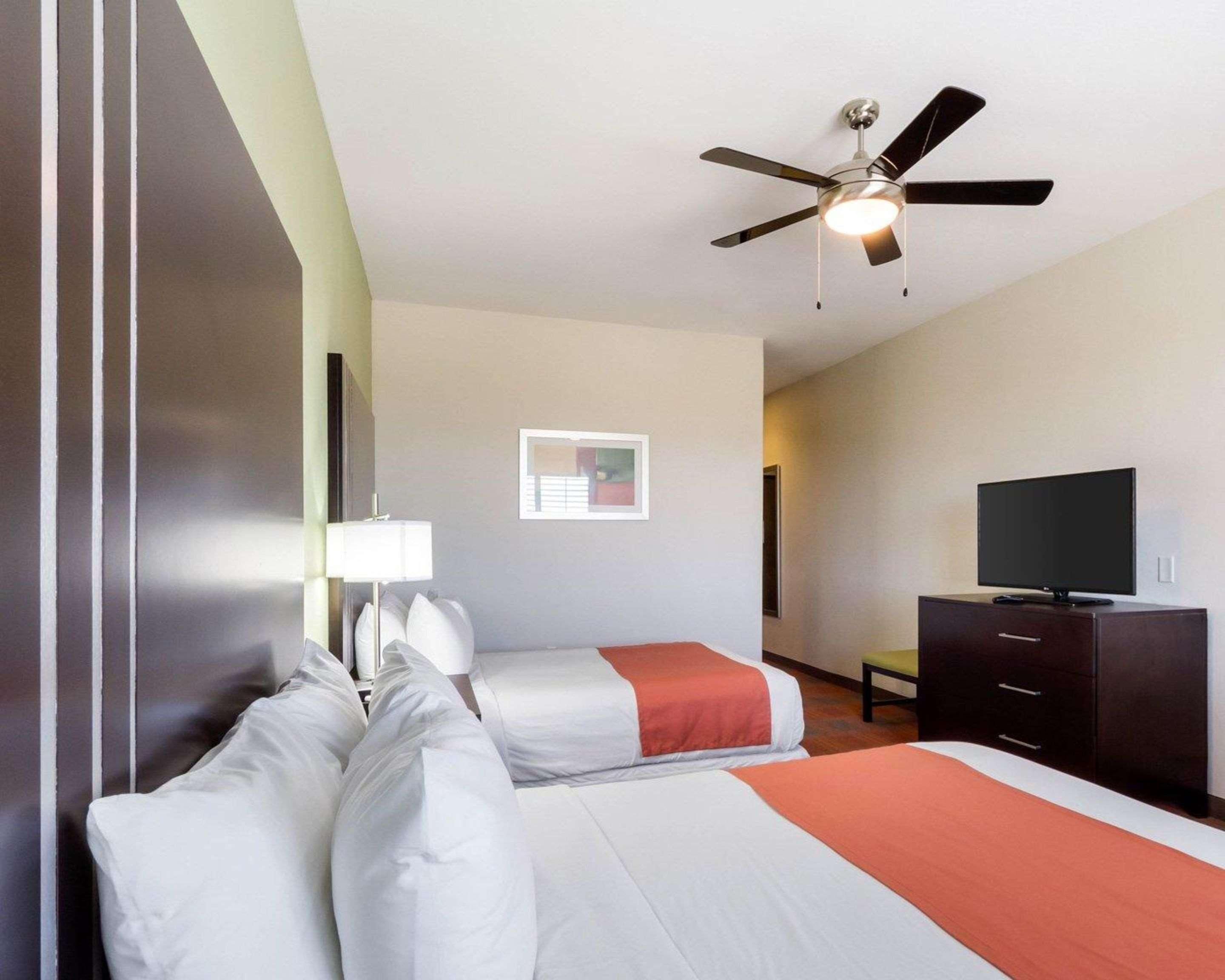 Quality Inn & Suites Victoria East מראה חיצוני תמונה