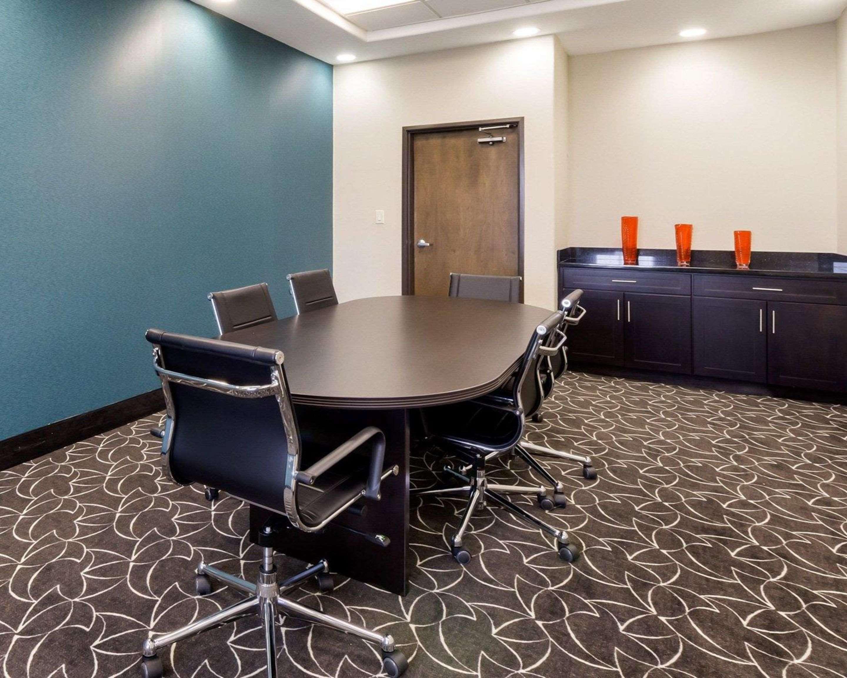 Quality Inn & Suites Victoria East מראה חיצוני תמונה
