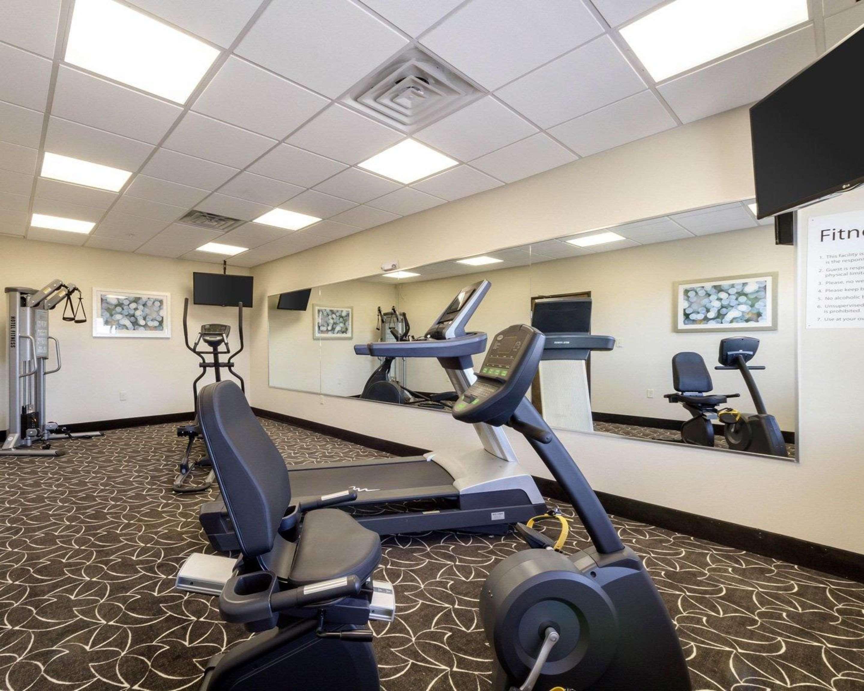 Quality Inn & Suites Victoria East מראה חיצוני תמונה