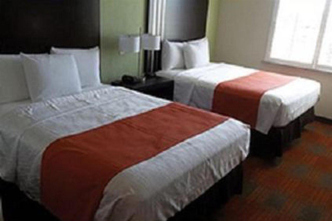 Quality Inn & Suites Victoria East מראה חיצוני תמונה