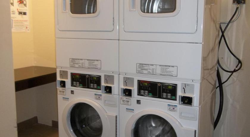 Quality Inn & Suites Victoria East מראה חיצוני תמונה