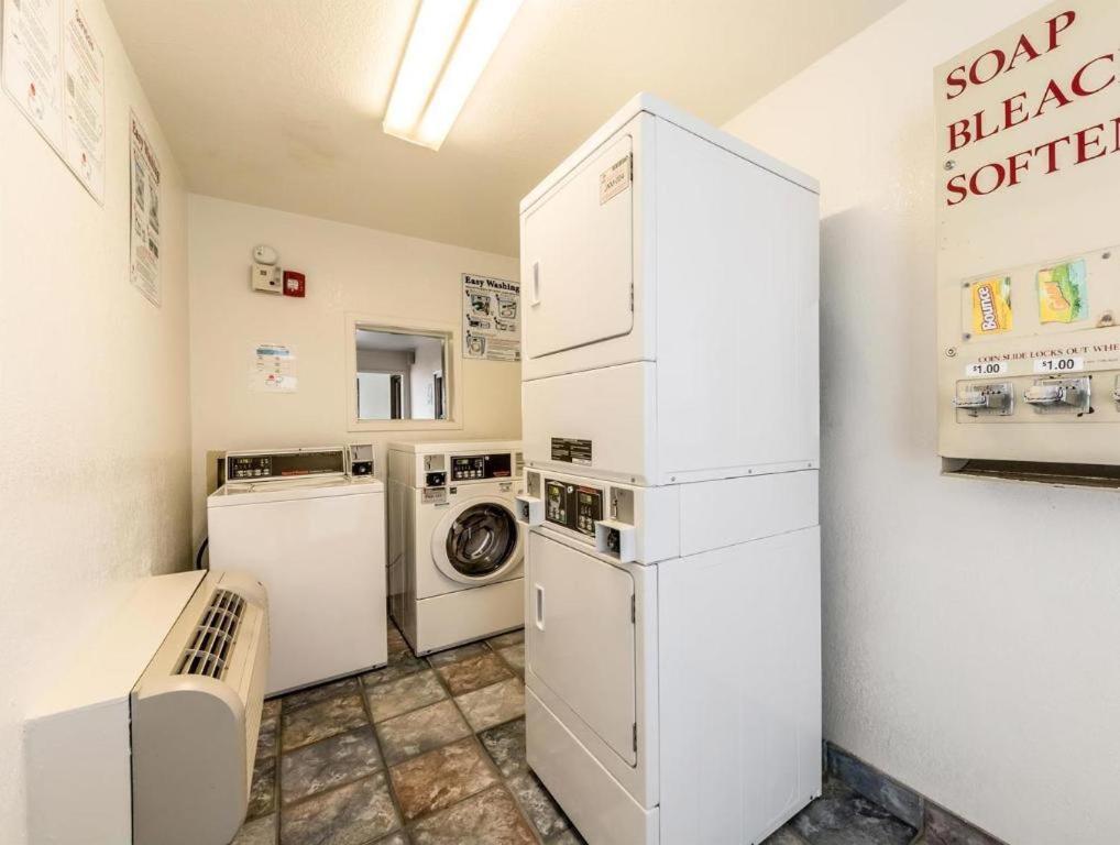 Quality Inn & Suites Victoria East מראה חיצוני תמונה