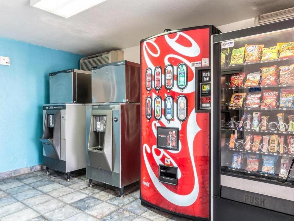 Quality Inn & Suites Victoria East מראה חיצוני תמונה