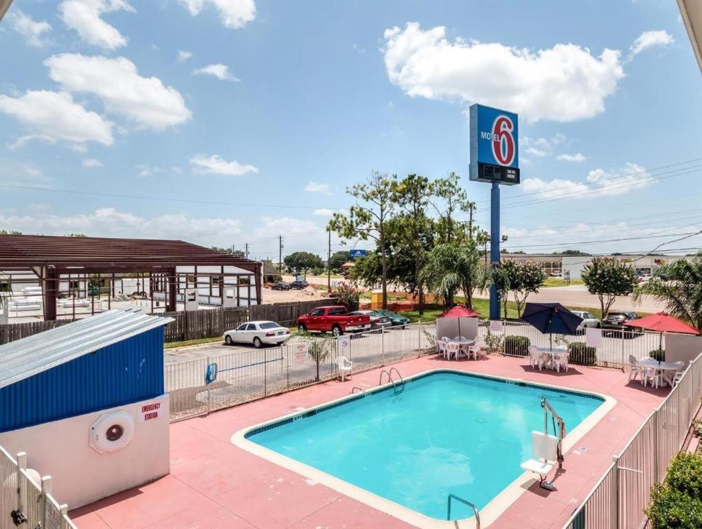 Quality Inn & Suites Victoria East מראה חיצוני תמונה