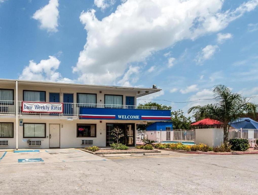 Quality Inn & Suites Victoria East מראה חיצוני תמונה